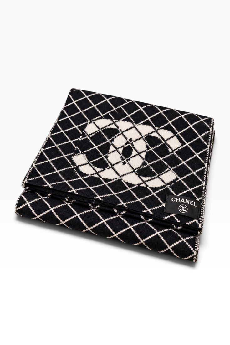 Noir Diamond Emblem Muffler