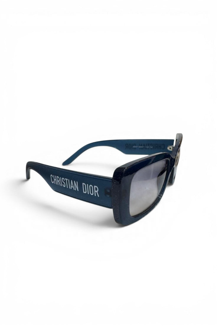 Sharp Cat-Eye Frame